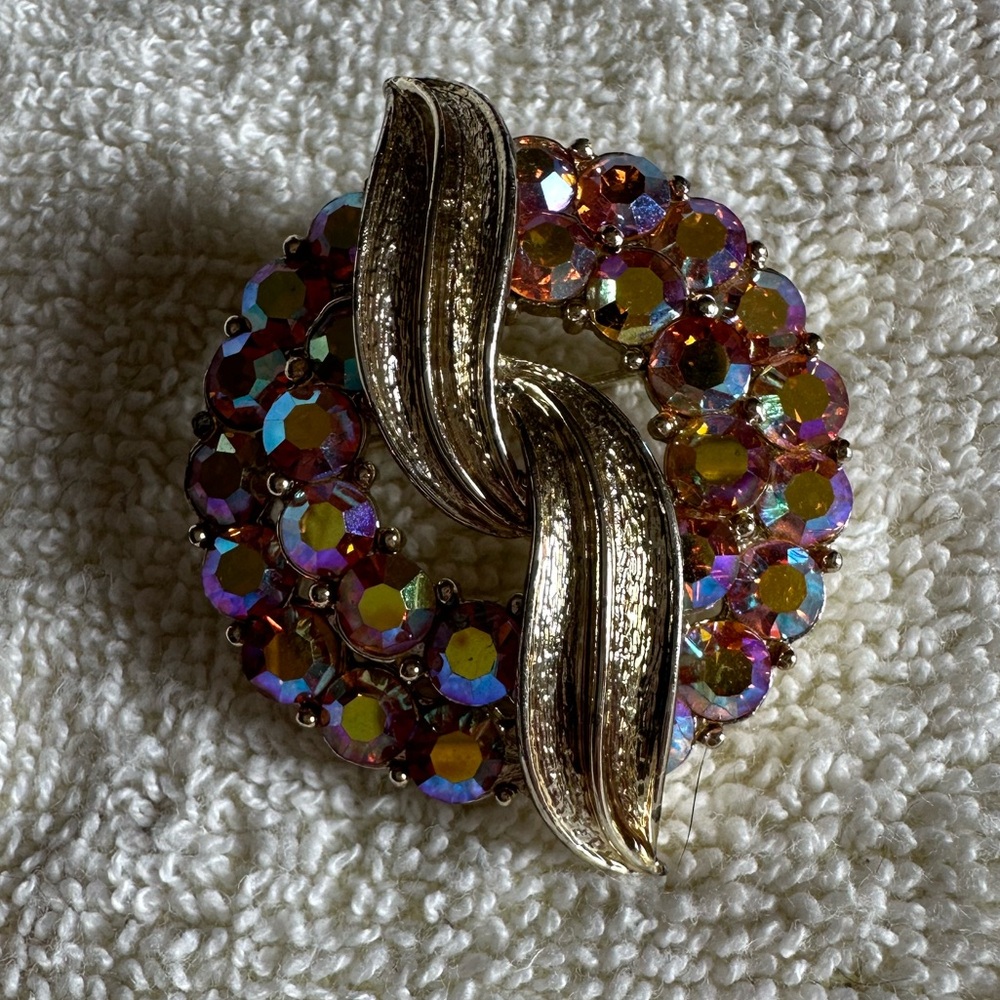 Beautiful Aurora Borealis Pink Gemstone Brooch